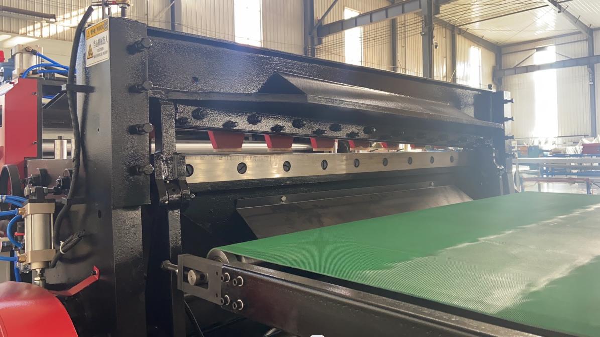 Simple cut to length line for thin sheet metal operating speed 25 to 35 meter per minute