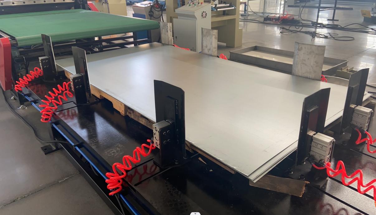 Simple cut to length line for thin sheet metal operating speed 25 to 35 meter per minute