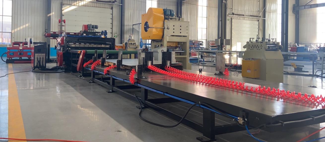 Simple cut to length line for thin sheet metal operating speed 25 to 35 meter per minute