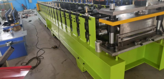 Snap lock standing seam rolling machine