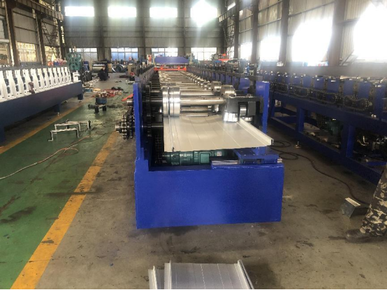 Snap lock standing seam rolling machine