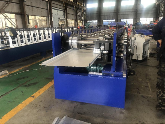 Snap lock standing seam rolling machine