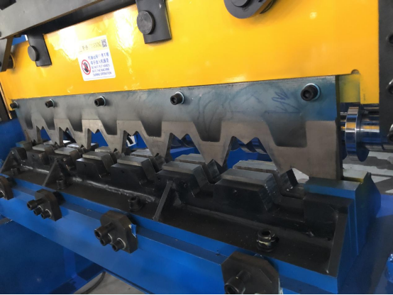 Type A Roof Deck rolling forming machine