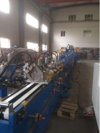 Automatic Steel Frame Channel Punch Holes C U Z W M V T Purlin Roll Forming Machine