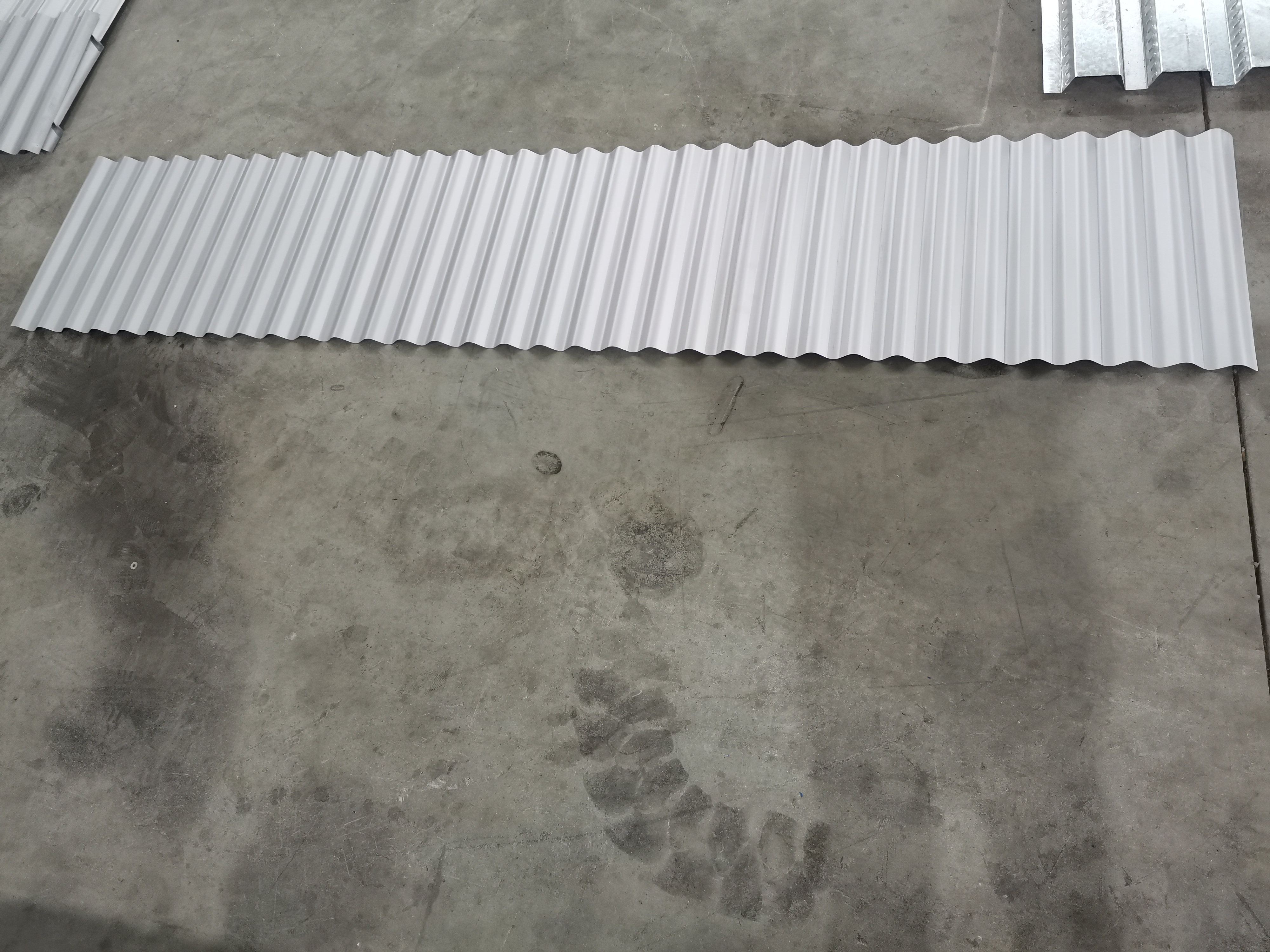 Double layer roofing sheet machine