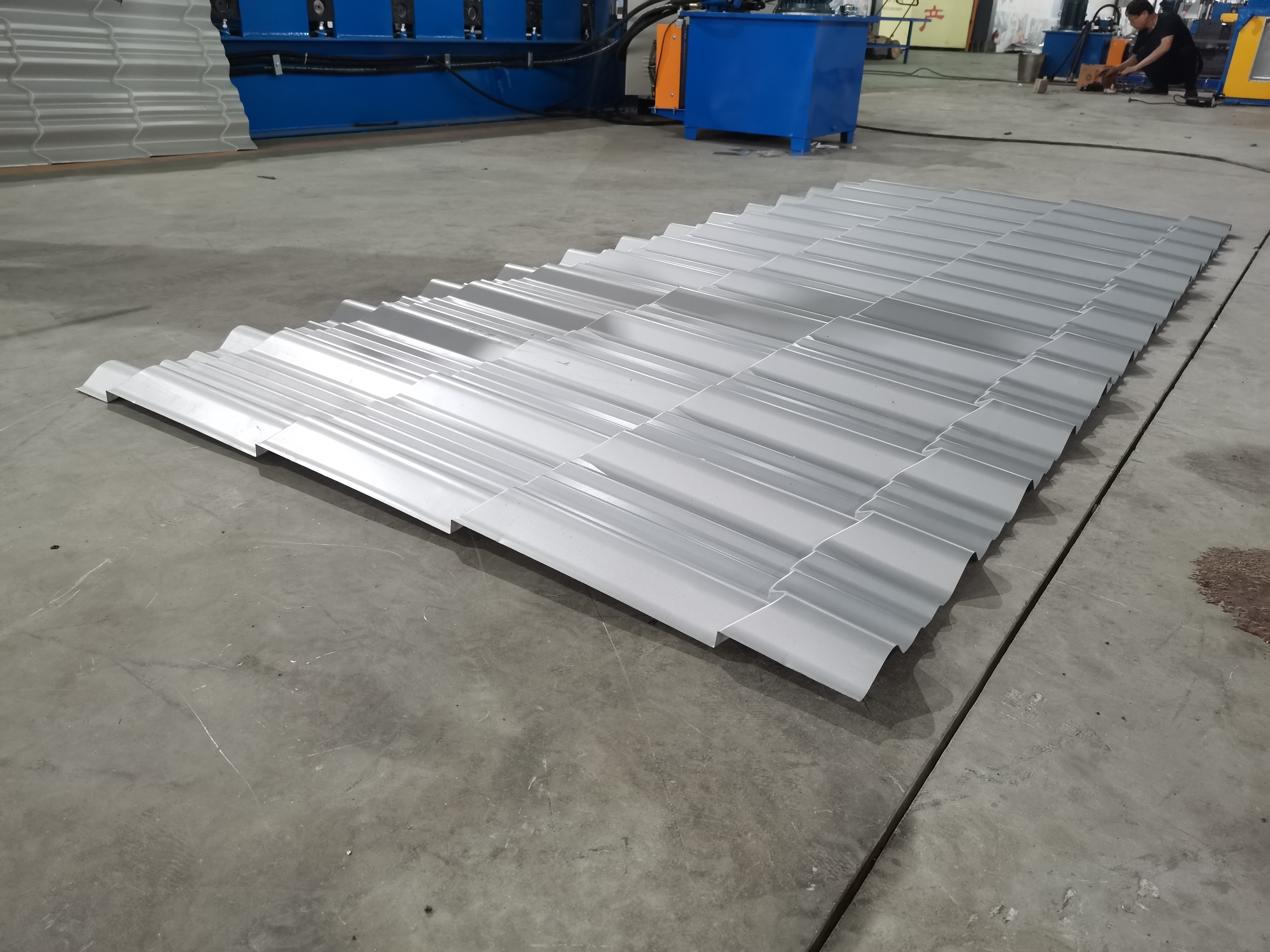 Double layer roofing sheet machine