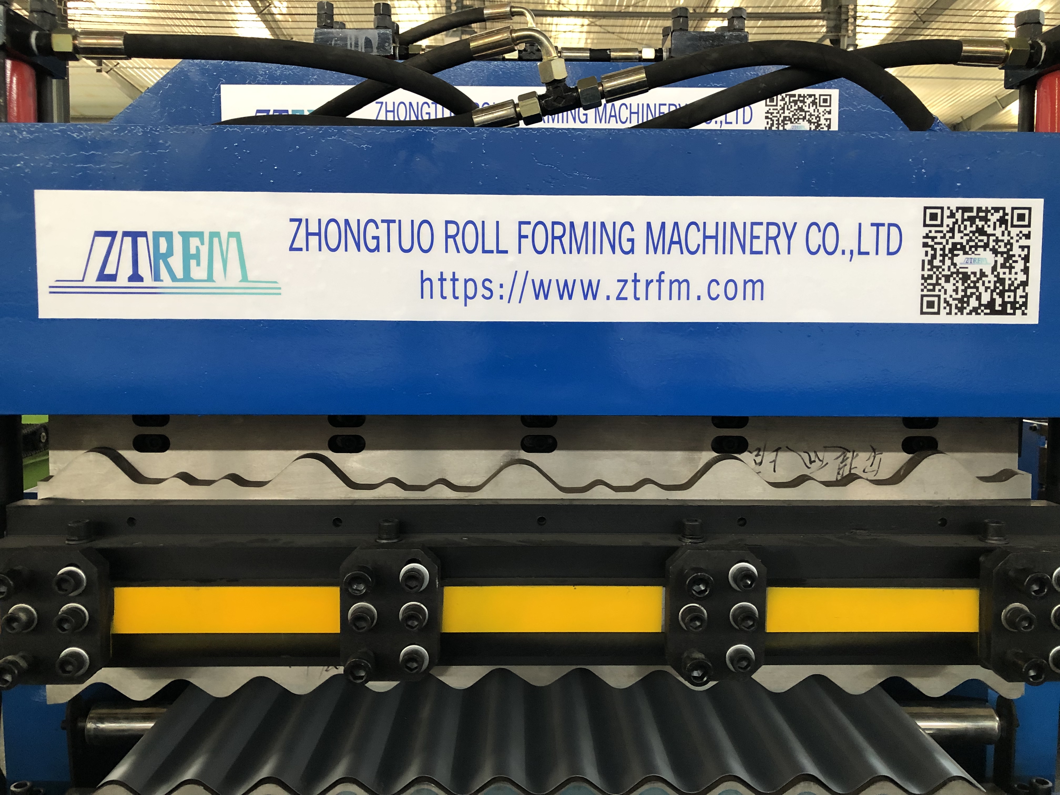 Double layer roofing sheet machine