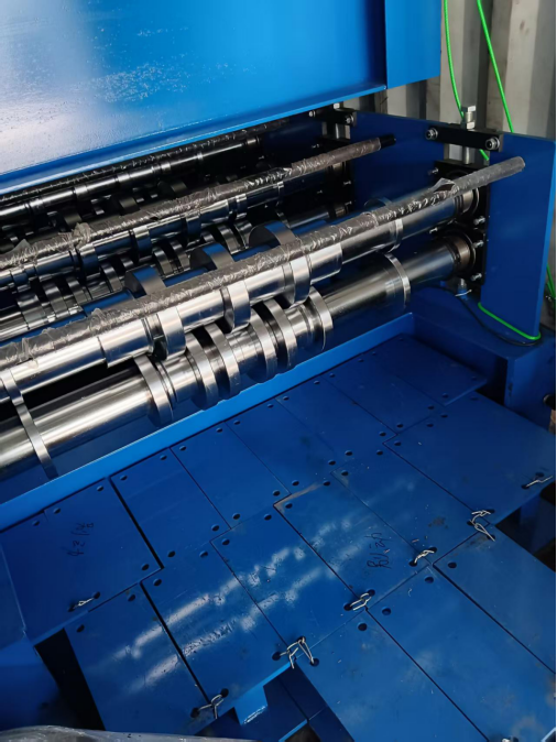 How to pack and ship Floor Decking Machine