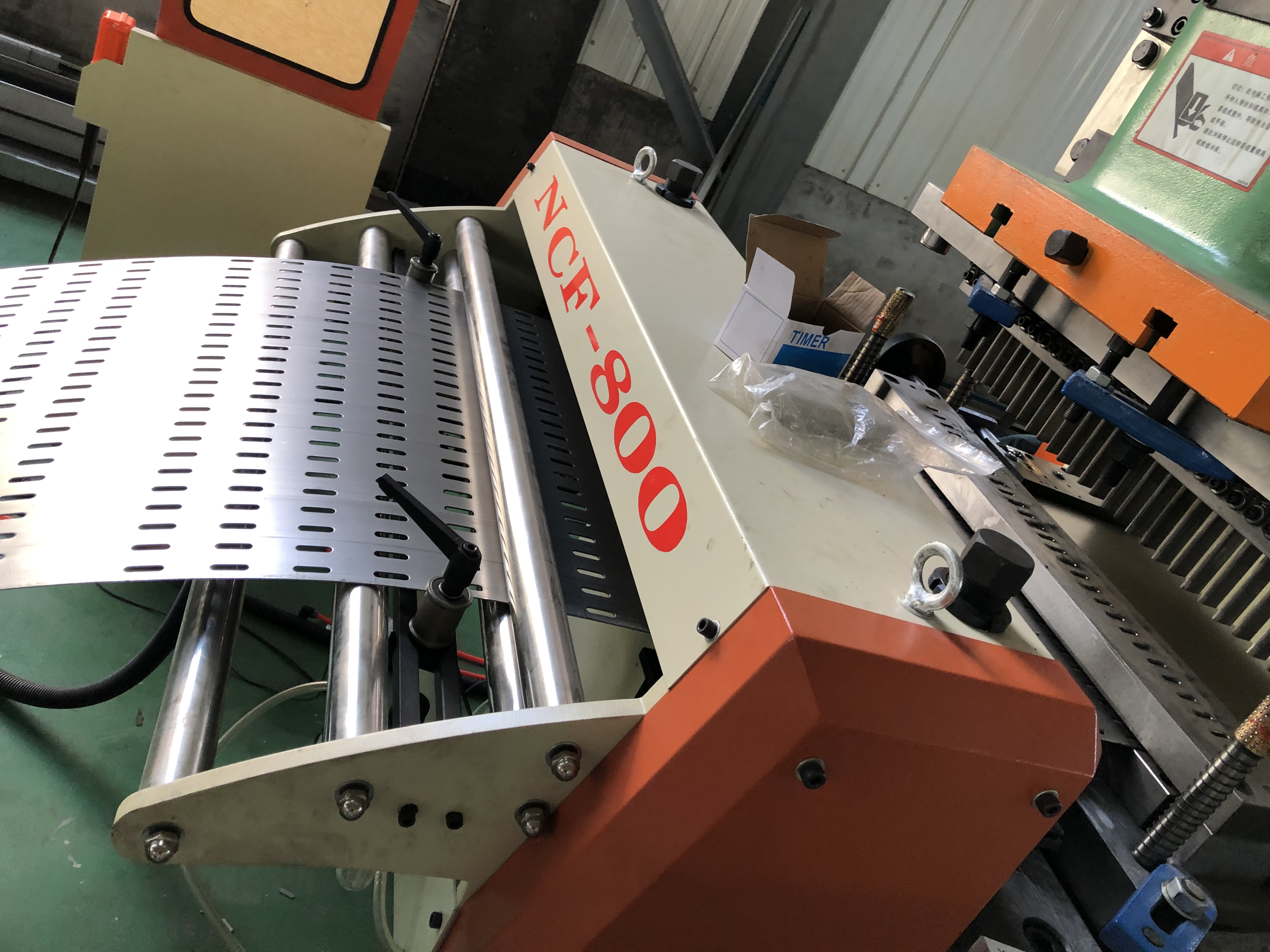 Fully Automatic cable tray roll forming machine