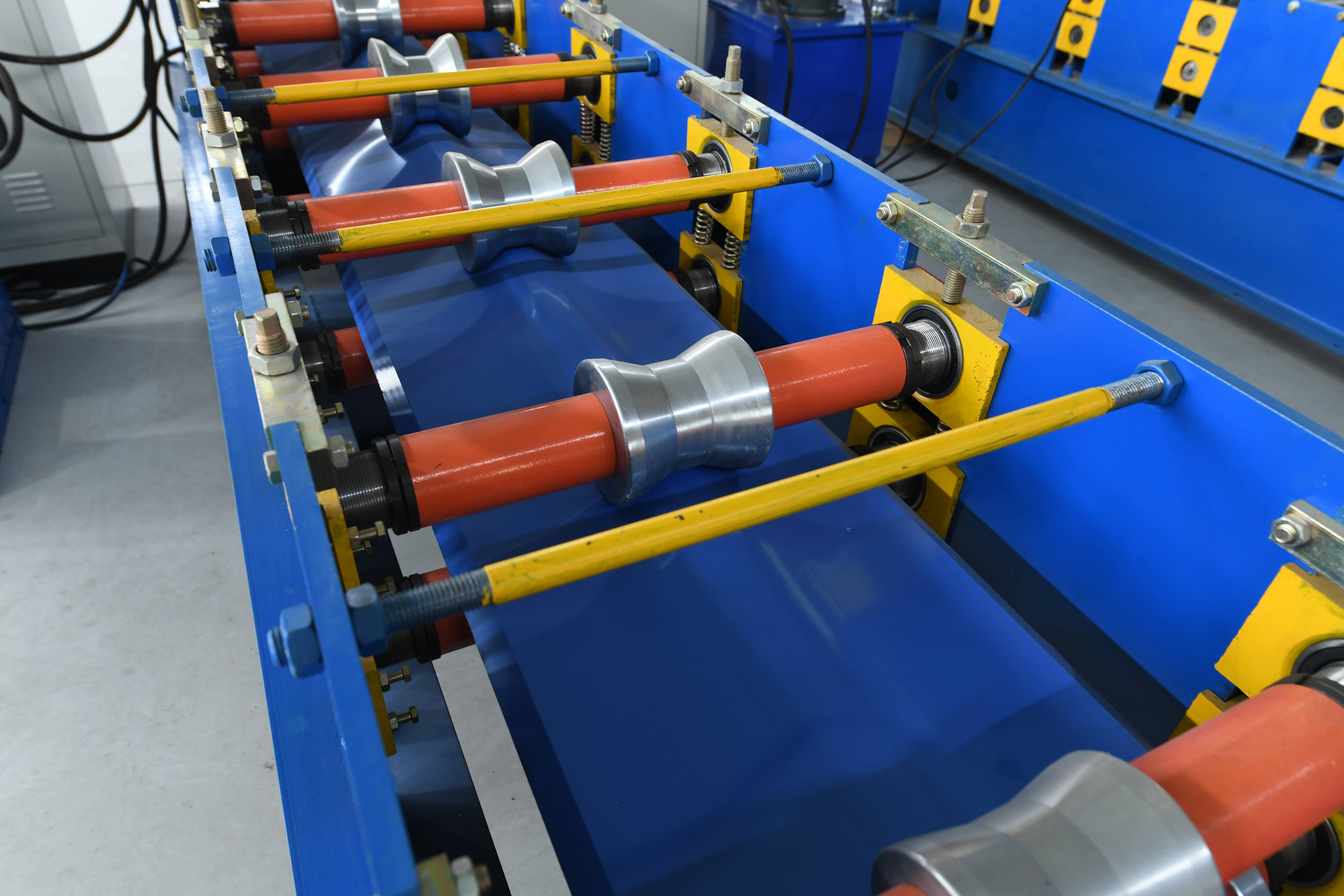 Ridge cap roofing sheet rool forming machine