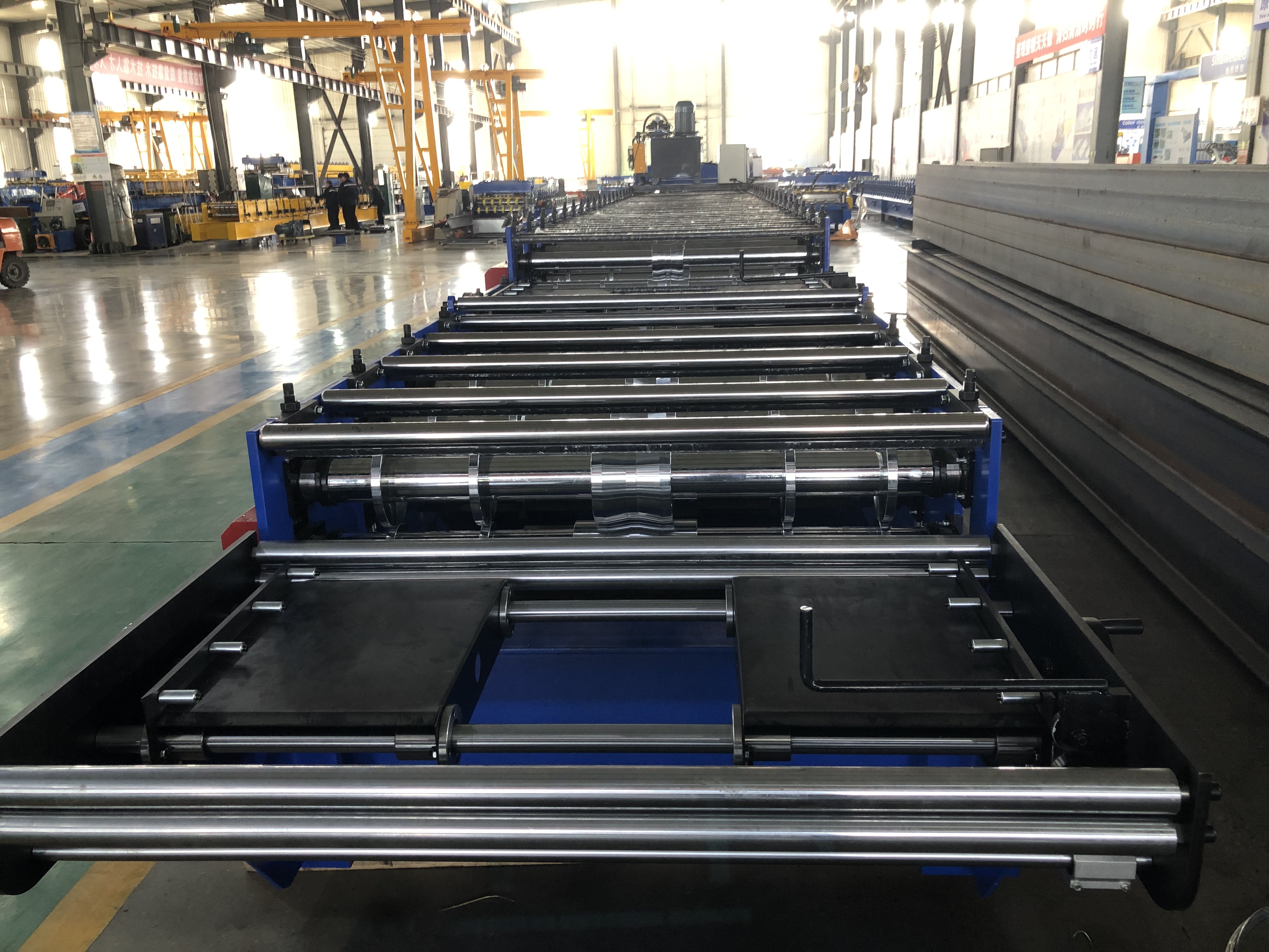 Double layer roofing sheet machine