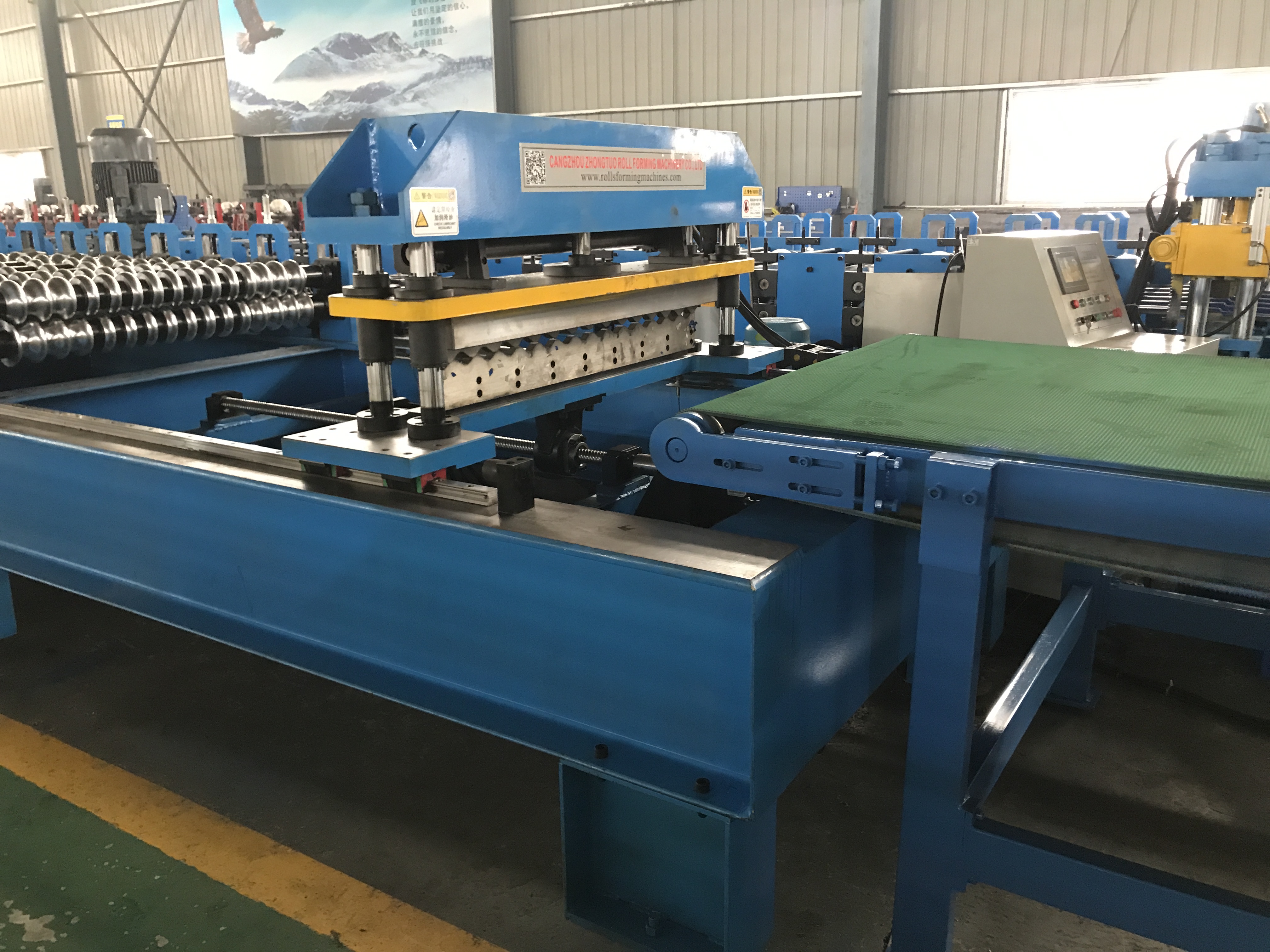 New Technology!!! Corrugated roofing sheet machine
